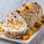 Rollo de Queso Crema con Piña y Mango