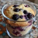 Mug Cake de Yogur y Arándanos — Esponjoso, Ligero y Listo en Minutos