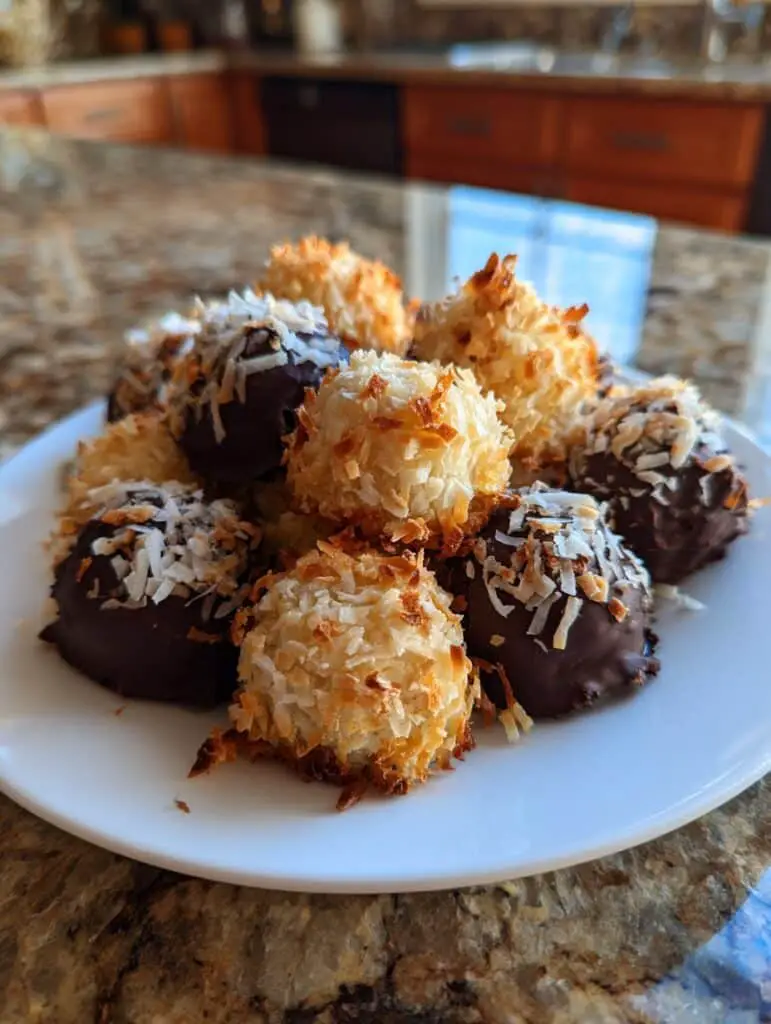 Trufas Navideñas de Coco y Dulce de Leche