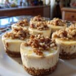 Mini Cheesecakes Navideños de Queso Crema y Nueces